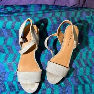 Lucky Brand demon and wood heeled sandals